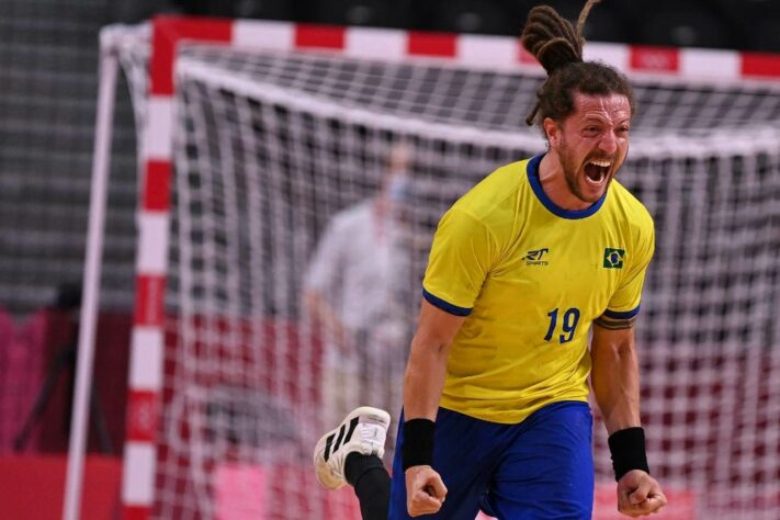 A Seleção masculina de handebol encara a Alemanha às 7h30, pela última rodada da fase de grupos. Para passar, é necessário vencer e secar a Noruega. 