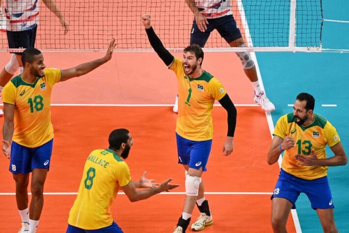 O vôlei masculino segue forte em busca do bicampeonato seguido. Apesar de algumas dificuldades na fase de grupos, já está garantido nas quartas de final e o time comandado por Bruninho, Leal e Wallace chega como favorita nessa edição dos Jogos.