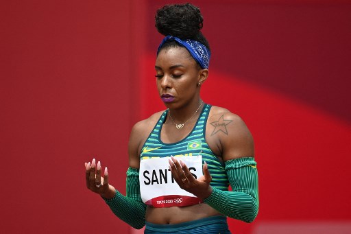 Nos 100m rasos, Rosângela Santos não conseguiu classificação para a semifinal com o tempo de 11.33s.