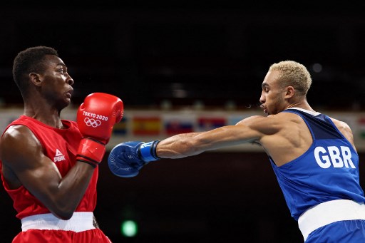 No boxe, após vencer a primeira luta na Olimpíada de Tóquio, o brasileiro Keno Machado acabou derrotado na categoria até 81kg. O boxeador perdeu por decisão da arbitragem em 2 rounds a 1 para o britânico Benjamin Whittaker.