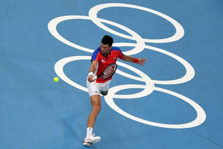 Chegou ao fim o sonho de Novak Djokovic conquistar o 'Golden Slam'. O tenista sérvio, atual número 1 do mundo, foi derrotado pelo alemão Alexander Zverev por 2 sets a 1, com parciais de 1/6, 6/3 e 6/1. Com a derrota, Djokovic disputará a medalha de bronze contra o espanhol Pablo Carreño Busta.