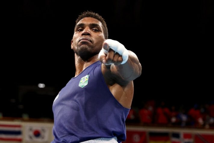 Abner Teixeira garantiu pelo menos uma medalha de bronze para o Brasil no boxe. O brasileiro venceu Hussein Iashaish, da Jordânia, e avançou à semifinal da categoria pesada, entre 81kg e 91kg. 