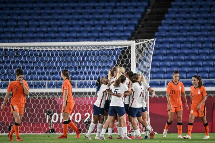 Bronze em Londres-2012 e Rio-2016, o Canadá vai enfrentar os Estados Unidos na semifinal. Na reedição da final da Copa do Mundo de 2019, a seleção americana eliminou a Holanda nos pênaltis por 4 a 2, após empate por 2 a 2 no tempo regulamentar. 