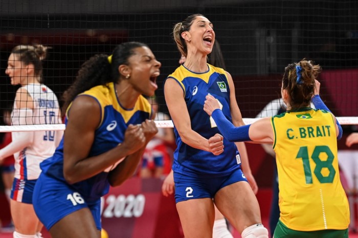 VÔLEI FEMININO - A seleção feminina de vôlei venceu a Sérvia por 3 sets 1, garantiu o primeiro lugar do Grupo e está na próxima fase.