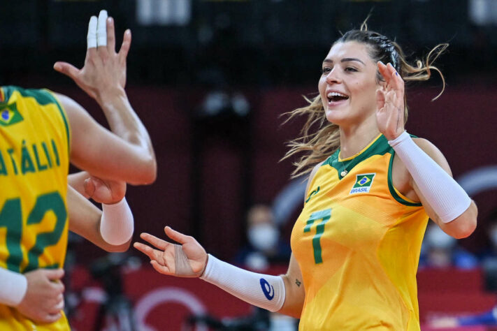 Rosamaria, jogadora de vôlei do Igor Volley Novara (ITA) e da Seleção Brasileira: "Pra caso tenha restado alguma dúvida ainda: homofóbicos não passarão". (via redes sociais)