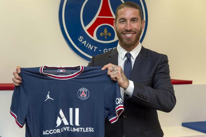 11º lugar: Sergio Ramos - Livre no mercado e contratado pelo PSG (2021) - Valor: gratuito - Grande zagueiro do Real Madrid e várias vezes mencionado como um dos maiores defensores da história, foi ao PSG para completar um time já estrelado dos franceses.