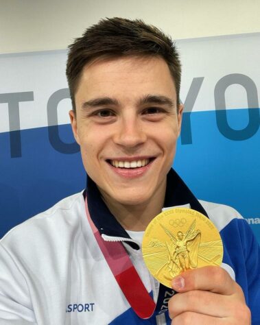 Apesar de ter conquistado a medalha de bronze na ginástica individual, o russo Nikita Nagornyy bombou nas redes sociais por outra coisa. O atleta teve sua beleza elogiada pelos fãs. 