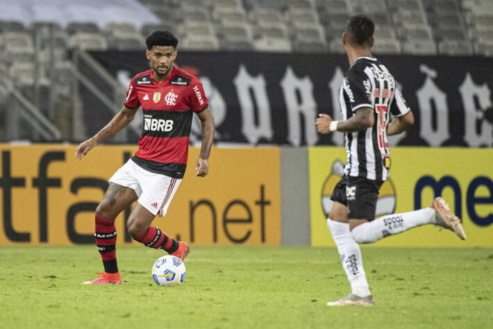 O Flamengo teve mais uma atuação abaixo do esperado e sofreu mais uma derrota no Brasileirão. Mesmo com reforços, o Rubro-Negro perdeu para o Atlético-MG por 2 a 1, no Mineirão, e estagnou com 12 pontos na tabela. Confira as notas. (Por Lucas Pessôa - lucaspessoa@lancenet.com.br)