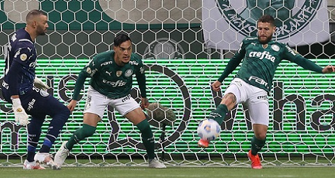 O Palmeiras venceu o Fluminense por 1 a 0, na noite deste sábado, no Allinz Parque, para ampliar sua vantagem na liderança do Campeonato Brasileiro. O meia Zé Rafael foi mais uma vez o grande destaque do Verdão, ao impedir por duas vezes em sequência o gol do Flu, além de organizar o time. Confira as notas do Palmeiras no LANCE! (por Nosso Palestra)