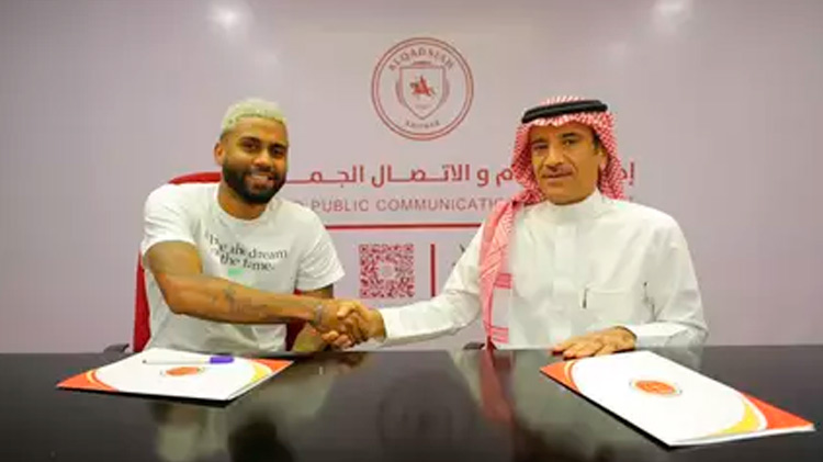 FECHADO - O volante Muralha, ex-Flamengo, assinou com o Al-Qadisiya, da Arábia Saudita, para as próximas temporadas.