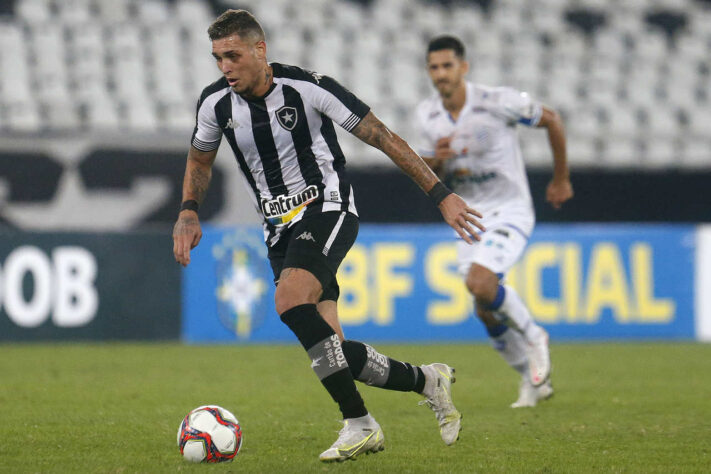 Na noite desta terça-feira, o Botafogo venceu o CSA por 2 a 0, no Estádio Nilton Santos, em partida válida pela sexta rodada da Série B. Com assistências de Rafael Navarro, o meia Marco Antônio e o atacante Diego Gonçalves fizeram os gols da vitória. A seguir, confira as notas (por João Alexandre Borges – joaoborges@lancenet.com.br): 