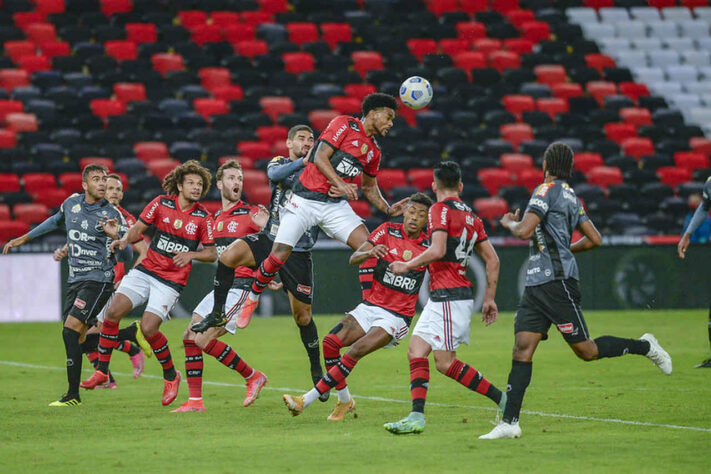 ABC - SOBE: Em um jogo de quase nenhum destaque positivo, Felipe Manuel foi o único a acertar um chute. | DESCE: Apesar da linha de cinco jogadores, o setor ofensivo não criou nenhuma dificuldade para o Flamengo.