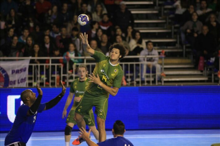 Barcelona: Núbia Soares - Salto Triplo, Haniel Langaro – Handebol e Thiagus Petrus – Handebol (foto).