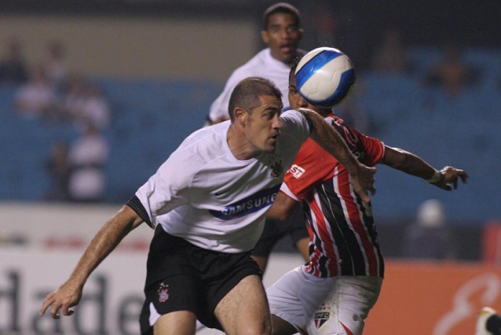 Finazzi - atacante - 48 anos - Atuou pelo Corinthians entre 2007 e 2008. Está aposentado e encerrou a carreira em 2013.