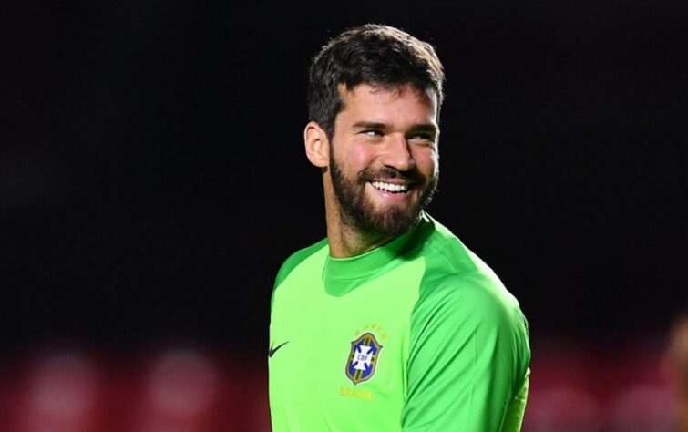 Alisson – Apesar da boa temporada no Liverpool, Alisson acabou perdendo a titularidade da Seleção Brasileira para Ederson e não vive seu melhor momento com a Amarelinha. Mesmo assim, ainda tem espaço e briga pela posição. 