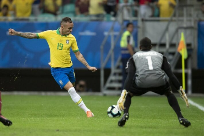 Everton – O atacante do Benfica recebeu algumas chances na Copa América, mas não rendeu o esperado e acabou desperdiçando as oportunidades. 