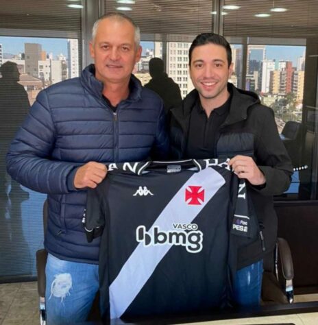 Após demitir o treinador Marcelo Chamusca, o Botafogo procurou Lisca para ser o novo comandante do clube. No entanto, o Vasco, rival do Fogão, atravessou a negociação e anunciou a contratação de Lisca nessa última terça-feira (20). Com gancho nesse fato, relembre “chapéus” que aconteceram no futebol brasileiro nos últimos anos!