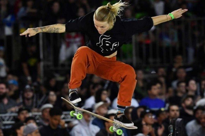 Mais dois atletas testaram positivo para Covid-19 e estão fora dos Jogos Olímpicos de Tóquio. A holandesa Candy Jacobs (foto), do skate street feminino, e o americano Taylor Crabb, do vôlei de praia masculino, foram os novos infectados. Ao todo, já são 79 casos de pessoas credenciadas para a Olimpíada. 