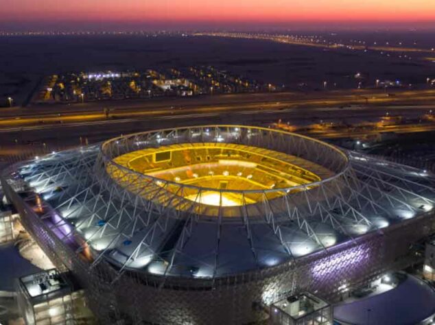 Estádio Ahmad Bin Ali: Inaugurado no final de 2020, o estádio é outro que terá um corte pela metade na capacidade, indo de 40 mil para 20 mil, após a Copa. Os materiais do antigo Estádio Ahmad Bin Ali, que foi reconstruído, foram usados no projeto do novo complexo, inclusive em instalações artísticas que podem ser vistas nos arredores de sua versão atual. O estádio receberá jogos da fase de grupos e das oitavas de final.