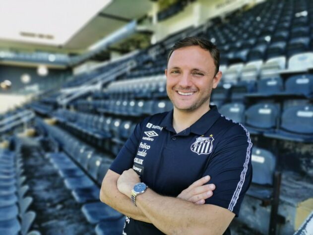 ESQUENTOU - André Mazzuco, executivo de futebol do Santos, em entrevista à Rádio Bandeirantes, comentou sobre a possibilidade de novos reforços. O Alvinegro Praiano fez cinco contratações na temporadas sem grande investimentos. "Estamos atentos a jogadores de mais peso caso haja alguma saída", disse.