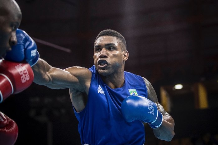  Abner Teixeira, do boxe, estreia nos Jogos, por volta da meia-noite, já nas oitavas de final da categoria pesado (de 81 a 91 kg). Ele tem boas chances de medalha até porque os dois derrotados na semifinal garantem o bronze. 