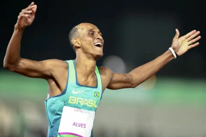 Uma das esperanças dos Estados Unidos por medalha no atletismo, o americano Rai Benjamin rasgou elogios ao brasileiro Alison dos Santos. Segundo Benjamin, o atleta do Brasil é um uma ameaça e candidato ao pódio. 