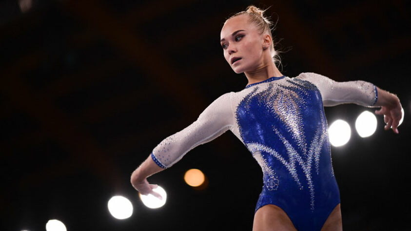 O Comitê Olímpico Russo faturou a medalha de ouro por equipes na ginástica artística. Com os Estados Unidos sem Simone Biles, poupada após sentir um incômodo no salto, as russas sobraram e conquistaram a medalha de ouro. As americanas ficaram com a prata, enquanto a Grã-Bretanha ficou com o bronze após derrotar a Itália no último aparelho. 