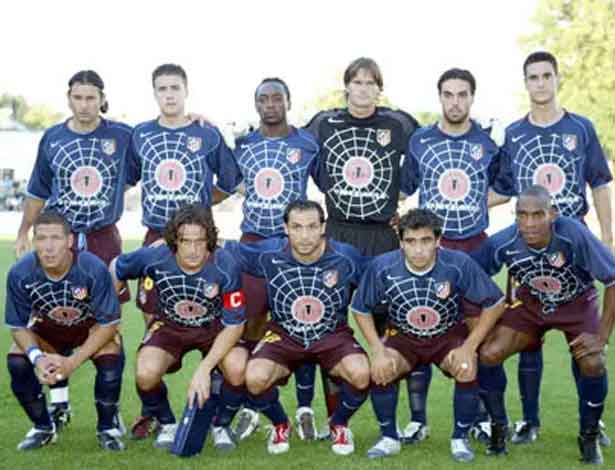 Em 2005, o Atlético de Madrid divulgou o lançamento do filme do Homem-Aranha e teve em uma de suas camisas o logo do super-herói além de uma teia no manto.