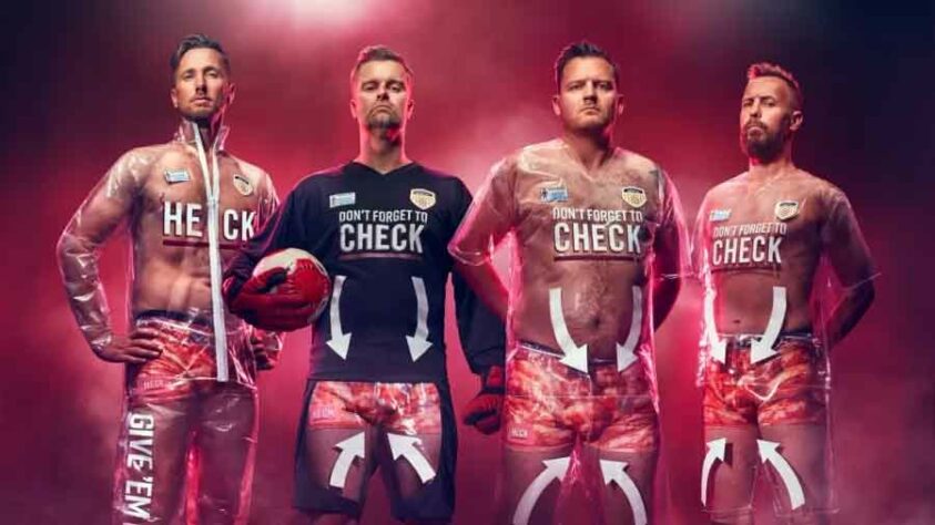 O clube britânico Bedale AFC lançou um uniforme transparente em campanha para a conscientização do câncer de próstata. Assim, apenas a cueca com as cores do clube fica em destaque na camisa e shorts transparentes. Confira outros uniformes que já chamaram atenção no mundo do futebol.