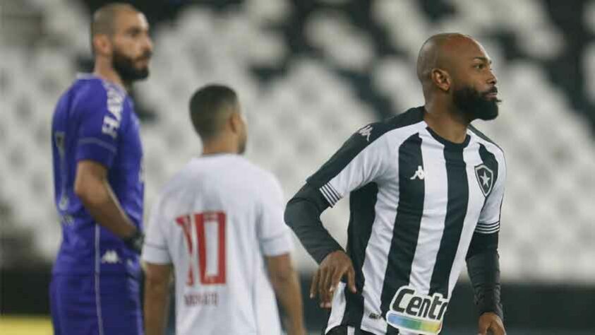 ESQUENTOU - O Botafogo deu um importante passo para garantir o destaque da equipe na temporada por mais tempo. O Alvinegro avançou nas conversas com a Portuguesa-RJ, ofereceu um novo valor de compra à Lusa e encaminhou a compra definitiva de Chay.