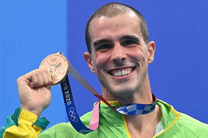 NATAÇÃO - Bruno Fratus conquistou a medalha de bronze na prova dos 50m livre masculino, nesta noite, no Centro Aquático de Tóquio. O brasileiro fechou a final com tempo de 21s57. Caeleb Dressel, ficou com o ouro e o francês Florent Manaudou com a prata