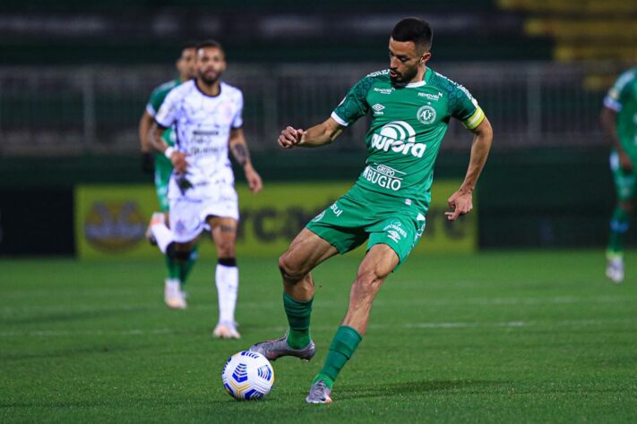 Chapecoense - Equipe é muito limitada, mas muito mesmo. Alguns jogadores não consegue dominar a bola e ficar em pé ao mesmo tempo. Sorte do time é que conta com um goleiro muito bom, que fez pelo menos dois milagres. Se fosse um pouco melhor, teria pelo menos empatado.