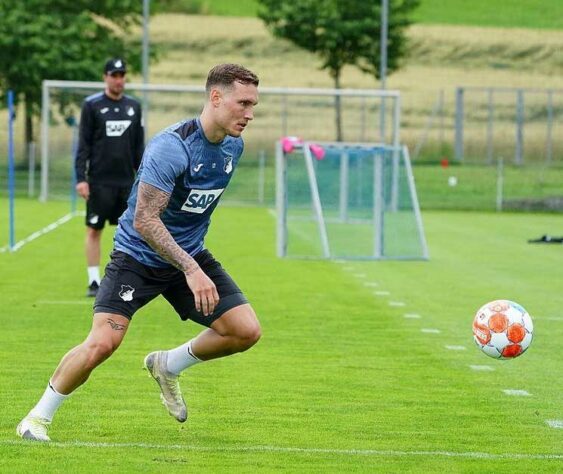 David Raum - Posição: Lateral-esquerdo - Idade: 23 anos - Clube: Hoffenheim