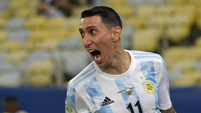 ESQUENTOU - Ángel Di Maria é o grande nome da Argentina nesta semana e quem sabe por muito tempo. No último sábado, "Fidel" anotou o gol contra o Brasil que tirou a Albiceleste do jejum de 28 anos sem títulos. Atualmente no PSG, a expectativa é que ele volte ao seu país natal em breve para jogar os últimos anos da carreira.  Em conversa com a "TyC Sports", Jorgelina Cardoso, esposa de Di Maria revelou que ele deve se aposentar no Rosário Central e que este é um desejo antigo do atleta.