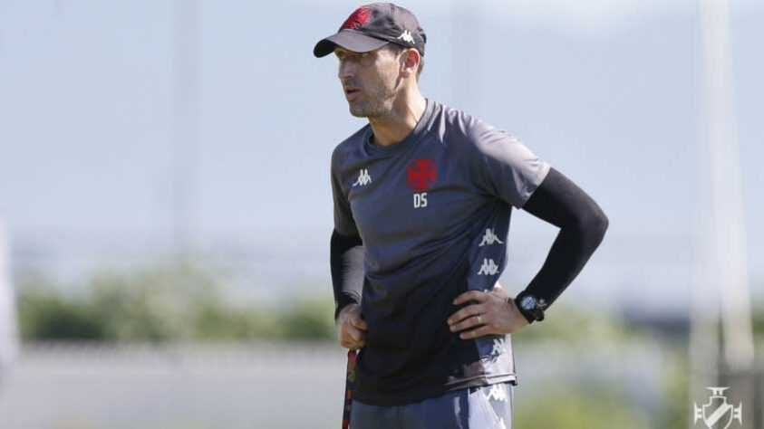 FECHADO - Nesta quarta, o técnico da equipe sub-20 do Vasco, Diogo Siston, pediu demissão. O profissional, que comandou a equipe nos títulos da Copa do Brasil e da Supercopa do Brasil da categoria, alegou motivos pessoais para o seu afastamento.