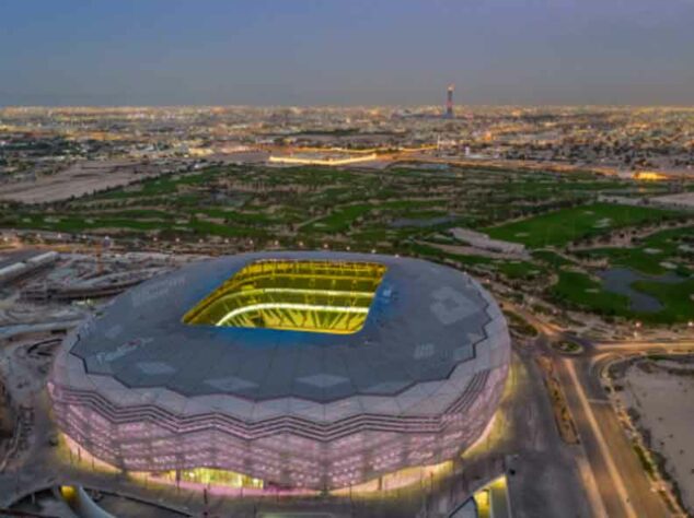 Estádio Education City: Com as obras já finalizadas, o estádio traz um design que marca a nova era da região em que foi construído, com um formato de diamante nas laterais. Receberá jogos até as quartas de final da Copa com capacidade para 40 mil torcedores, sendo reduzida para 20 mil após a realização do torneio.