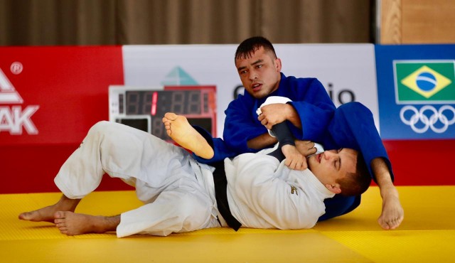 No terceiro dia de judô, Eduardo Katsuhiro estreia de até 73 kg, a partir das 23h. Se for avançando, ganhará medalha pela manhã.