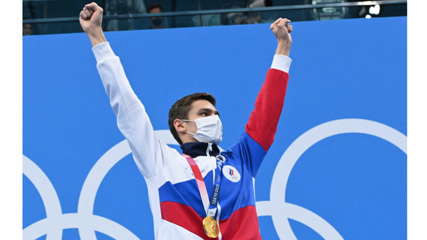 Os russos também fizeram a festa na piscina. Evgeny Rylov ficou com a medalha de ouro nos 100m costas e colocou fim ao jejum de 25 anos sem medalhas de ouro na natação. A última medalha tinha sido conquistada pela lenda russa Alexander Popov, bicampeão dos 60m e 100m livre em Atlanta-1996.