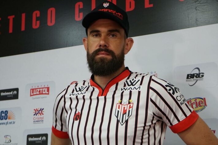 Fernando Miguel – goleiro – 36 anos – emprestado ao Atlético-GO até dezembro de 2021 – contrato com o Vasco até dezembro de 2022