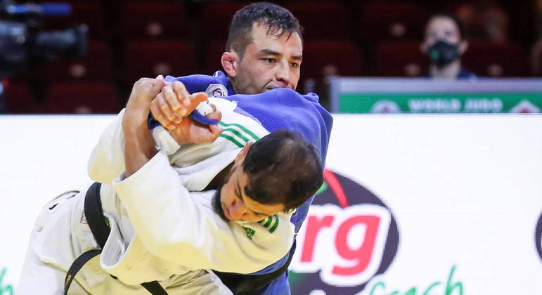 O judoca argelino Fethi Nourine abriu mão da sua participação nos Jogos Olímpicos após o sorteio indicar um possível confronto contra o israelense Tohar Butbul, pela segunda fase da categoria até 73 kg. A Argélia se recusa a normalizar as relações com Israel. 