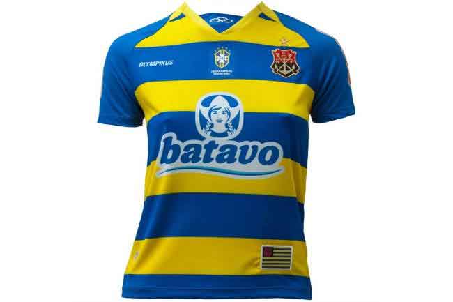 Outro "case de sucesso" de camisas inusitadas no futebol brasileiro foi esta do Flamengo, que é conhecida como a camisa do "Tabajara", do extinto Casseta & Planeta.