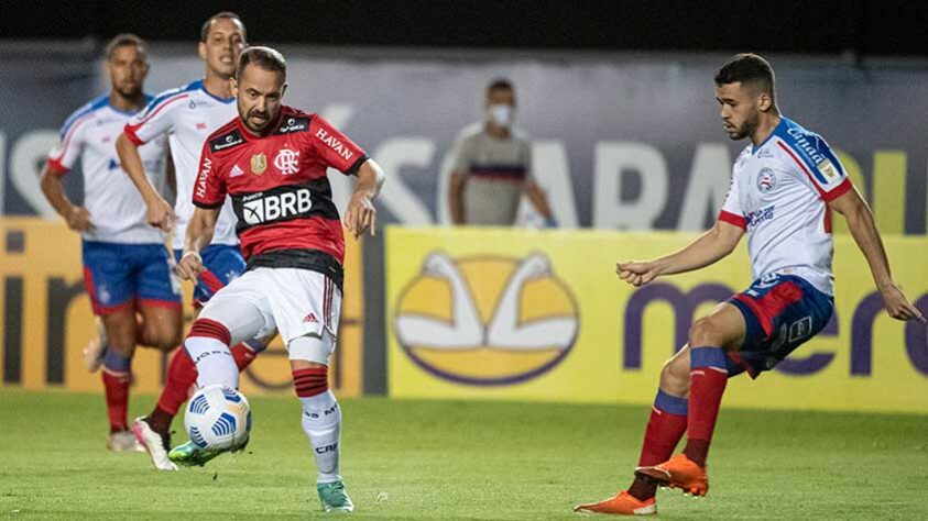 BAHIA - SOBE - MATHEUS GALDEZANI - Em atuação irreconhecível do Tricolor baiano, o volante ao menos teve o mérito de ajudar a equipe a esboçar reação na etapa final. Mas foi muito pouco.  DESCE - SETOR DEFENSIVO - Além dos buracos deixados pela formação escolhida por Dado Cavalcanti, o Bahia se desnorteou com facilidade diante do Flamengo.