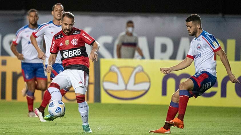 BAHIA - SOBE - MATHEUS GALDEZANI - Em atuação irreconhecível do Tricolor baiano, o volante ao menos teve o mérito de ajudar a equipe a esboçar reação na etapa final. Mas foi muito pouco.  DESCE - SETOR DEFENSIVO - Além dos buracos deixados pela formação escolhida por Dado Cavalcanti, o Bahia se desnorteou com facilidade diante do Flamengo.