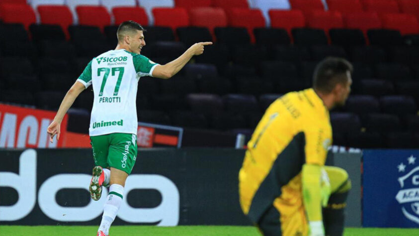 CHAPECOENSE - SOBE - PEROTTI precisou de poucos minutos para mostrar oportunismo diante do cochilo de Diego Alves, e abrir o placar no Maracanã. DESCE - DERLAN - Cometeu pênalti ignorado pela arbitragem no primeiro tempo e atrapalhou-se em alguns momentos.