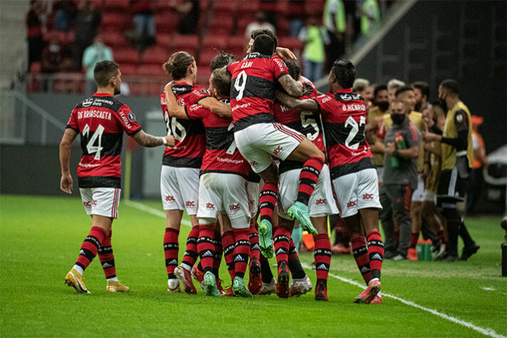 O Flamengo está nas quartas de final da Libertadores. Com público no Mané Garrincha, o Rubro-Negro venceu o Defensa y Justicia por 4 a 1 e deu mais um passo em busca do tricampeonato. Confira as notas! (Por Lucas Pessôa - lucaspessoa@lancenet.com.br)