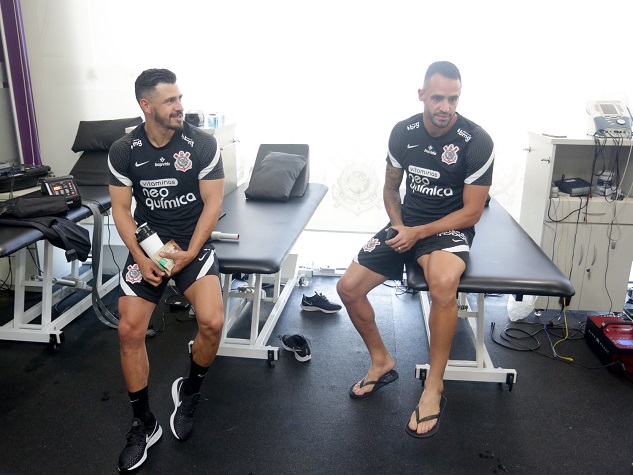 1º colocado: Corinthians - Contratou João Pedro, Giuliano, Renato Augusto, Roger Guedes e Willian, mas perdeu Caetano, Jemerson, Bruno Méndez, Camacho, Ramiro, Fessin, Mateus Vital, Otero, Sornoza e Nathan. Saldo extremamente positivo na janela.