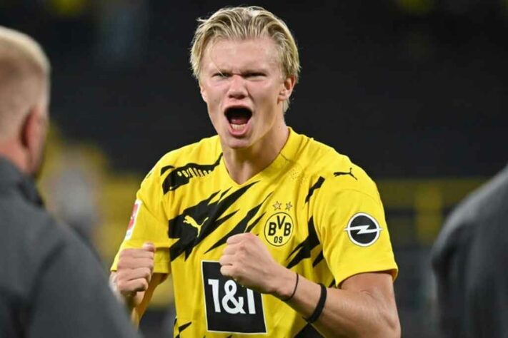 Erling Braut Haaland foi o principal jogador do Borussia Dortmund na temporada 2020/2021, mesmo conquistando apenas a Copa da Alemanha. Na decisão, o norueguês marcou dois gols e teve destaque apenas no clube, pois ficou fora da Eurocopa com o seu país.