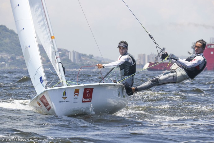 470 masculino - Henrique Haddad/Bruno Benthlem - A dupla não obteve um grande resultado nas duas regatas (18º e 19º) desta sexta e fechou o dia na 14ª posição