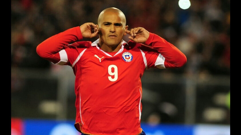 Atacante: Humberto Suazo - Idade: 40 anos - Clube: Deportes La Serena (Chile)