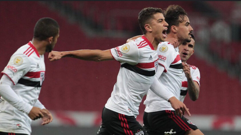 12º - São Paulo: Campeonato Brasileiro 2021 - 1ª vitória nessa edição do Brasileirão: 10ª rodada, 2 a 0 diante do Internacional.